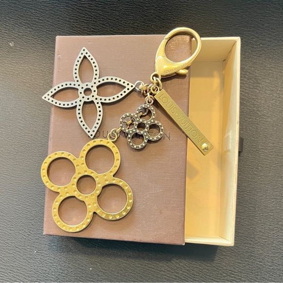 Authentic Louis Vuitton Bijoux Tapage Key Chain & Bag Charm - Picture 4 of 11